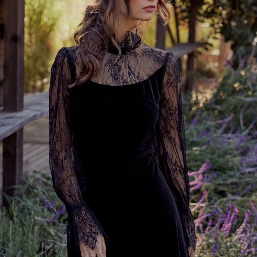 Losr+Wander Elegant Black Lace Dress